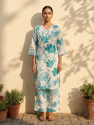 trueBrowns White Blue Floral Print Kurta Pant Set